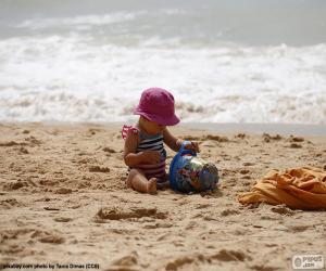 пазл Маленькая девочка на пляже